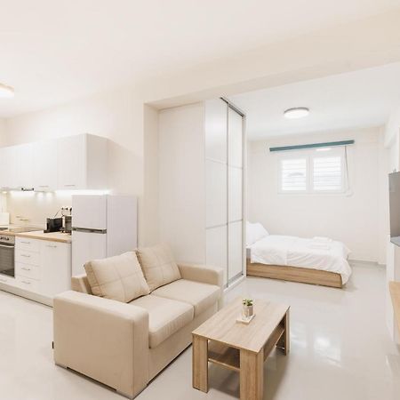 Fully Renovated Luxurious Semi-Basement Studio Aten Exteriör bild