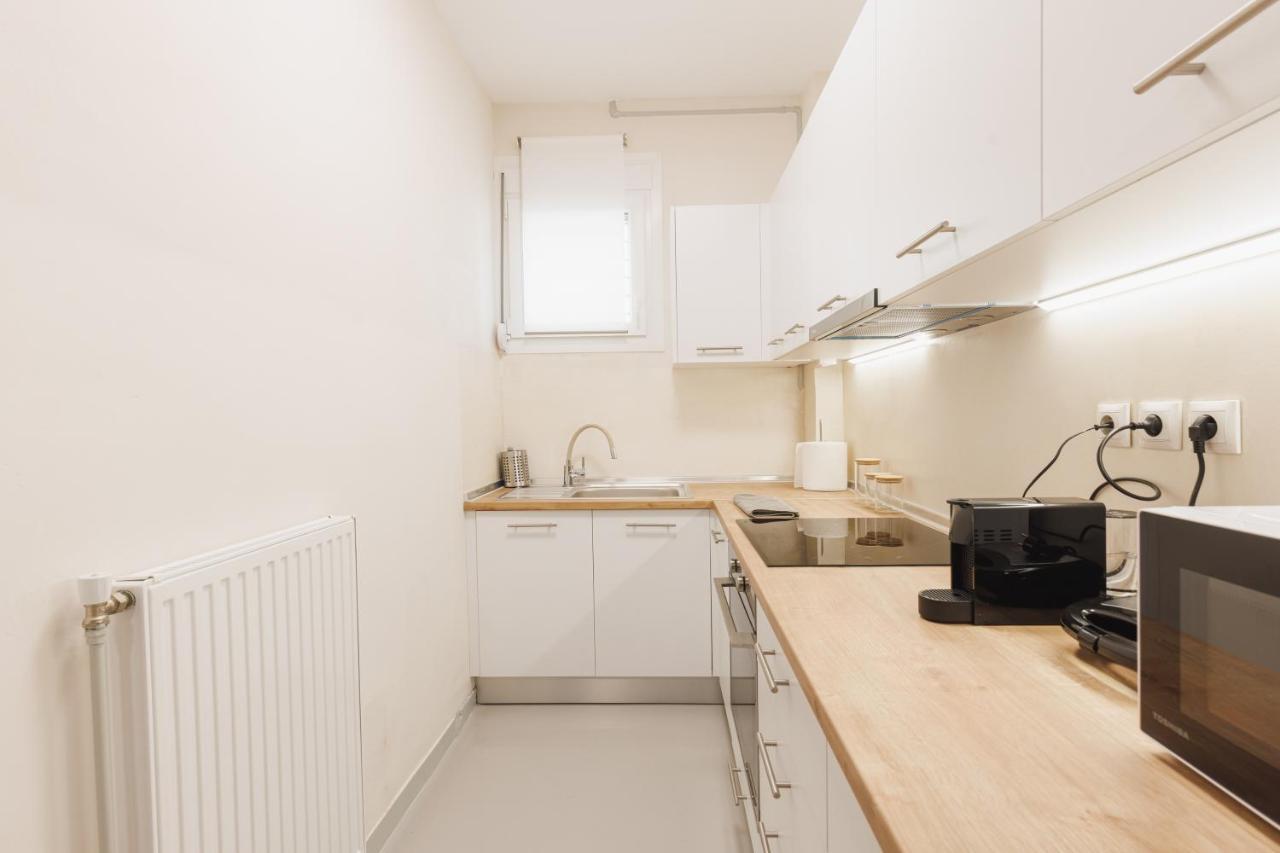Fully Renovated Luxurious Semi-Basement Studio Aten Exteriör bild